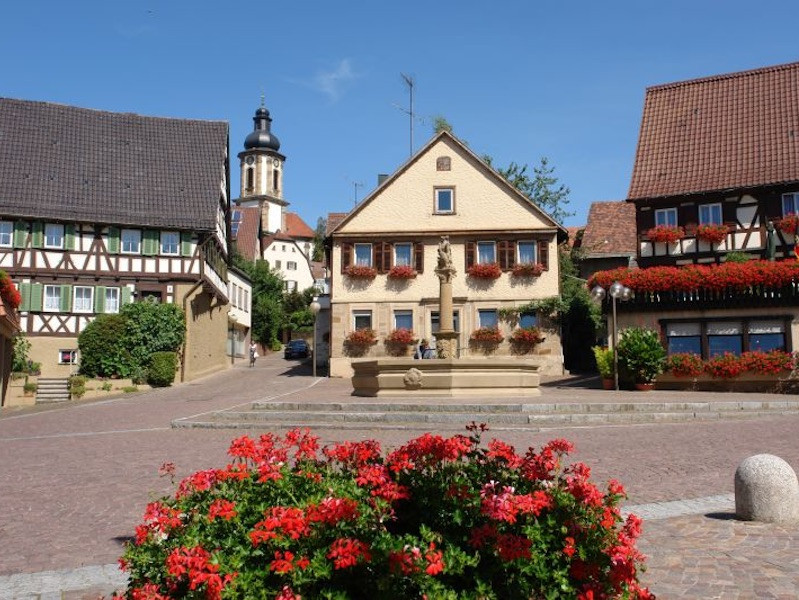 Marktplatz mit St. Georg Brunnen